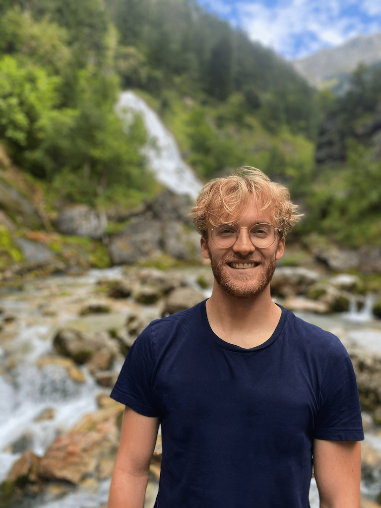 Sören Gläser mit Naturhintergrund